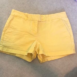 Vineyard Vine Yellow shorts!